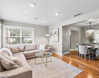 4202 W Palmira Avenue - Photo Thumbnail 5