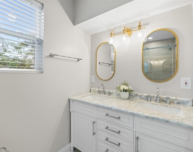 4202 W Palmira Avenue - Photo Thumbnail 14