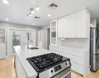 4202 W Palmira Avenue - Photo Thumbnail 26