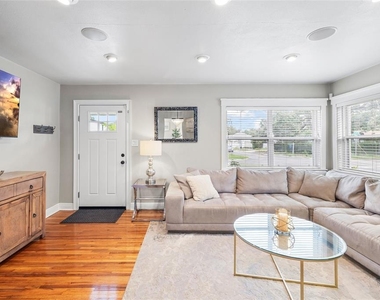 4202 W Palmira Avenue - Photo Thumbnail 21