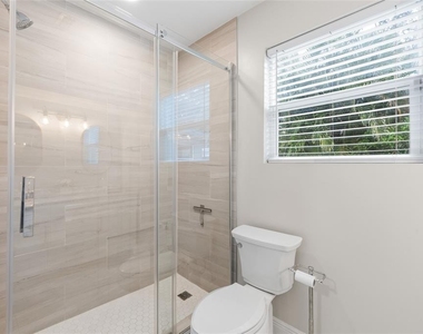 4202 W Palmira Avenue - Photo Thumbnail 13
