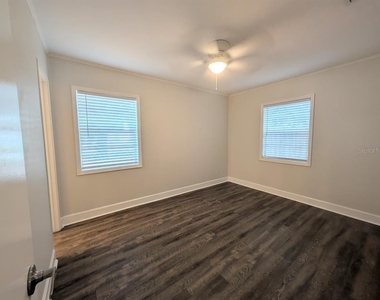 3902 W Paxton Avenue - Photo Thumbnail 9