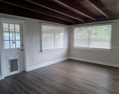 3902 W Paxton Avenue - Photo Thumbnail 8
