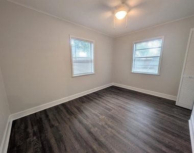 3902 W Paxton Avenue - Photo Thumbnail 11