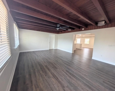 3902 W Paxton Avenue - Photo Thumbnail 7