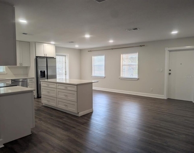 3902 W Paxton Avenue - Photo Thumbnail 4