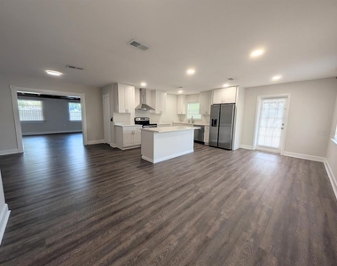 3902 W Paxton Avenue - Photo Thumbnail 1