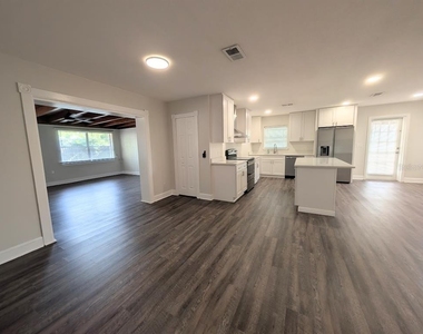 3902 W Paxton Avenue - Photo Thumbnail 3