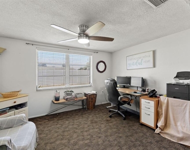 9135 Hermitage Lane - Photo Thumbnail 20