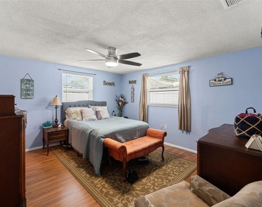 9135 Hermitage Lane - Photo Thumbnail 6
