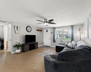 9135 Hermitage Lane - Photo Thumbnail 13