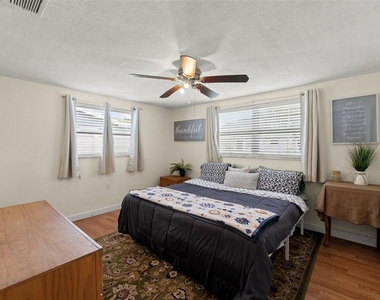 9135 Hermitage Lane - Photo Thumbnail 2