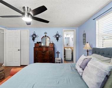 9135 Hermitage Lane - Photo Thumbnail 7