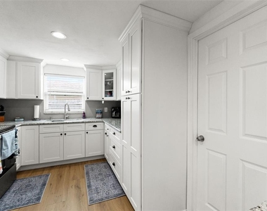9135 Hermitage Lane - Photo Thumbnail 10