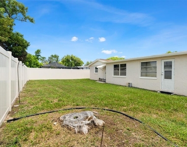 9135 Hermitage Lane - Photo Thumbnail 17
