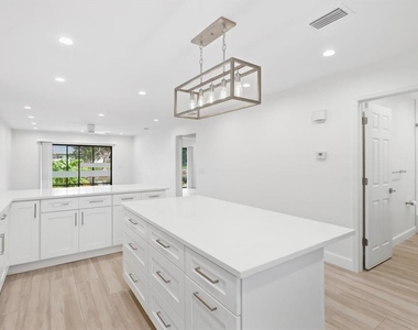 11625 W Riverhaven Drive - Photo Thumbnail 10