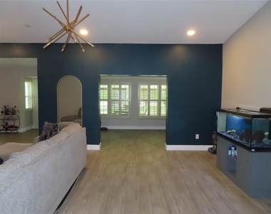 28524 Twinbrook Lane - Photo Thumbnail 2