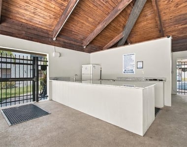 3036 Eastland Boulevard - Photo Thumbnail 27