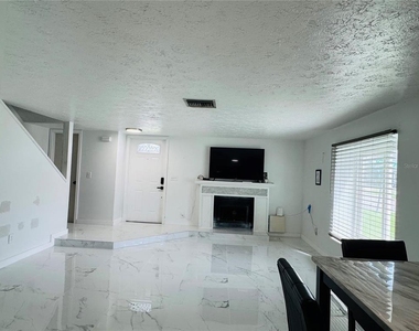 4702 Pebblepointe Place - Photo Thumbnail 3