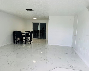 4702 Pebblepointe Place - Photo Thumbnail 4