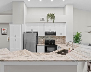 1040 Normandy Trace Road - Photo Thumbnail 12