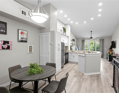 1040 Normandy Trace Road - Photo Thumbnail 7