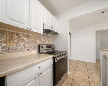 3849 Bay Club Circle - Photo Thumbnail 6