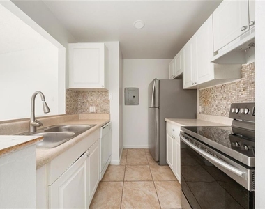 3849 Bay Club Circle - Photo Thumbnail 5