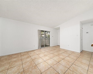 3849 Bay Club Circle - Photo Thumbnail 4