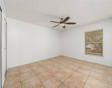 3849 Bay Club Circle - Photo Thumbnail 7