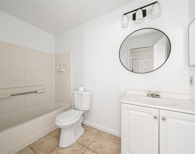 3849 Bay Club Circle - Photo Thumbnail 12