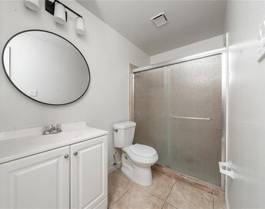 3849 Bay Club Circle - Photo Thumbnail 9