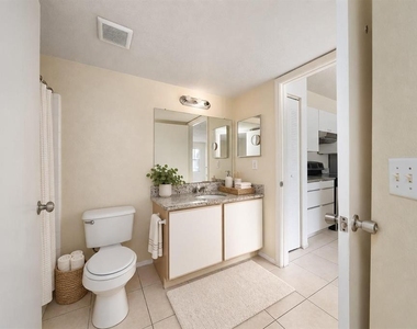 2201 Key West Court - Photo Thumbnail 11