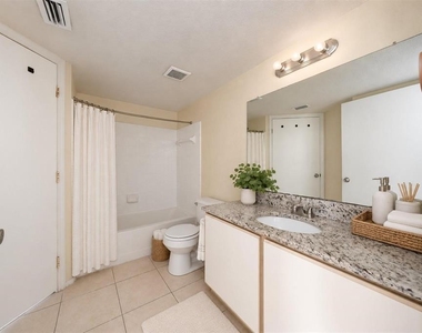 2201 Key West Court - Photo Thumbnail 12