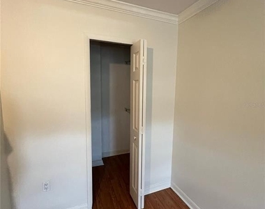 865 Sky Lake Circle - Photo Thumbnail 5