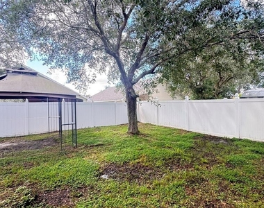 185 Thornbury Drive - Photo Thumbnail 12