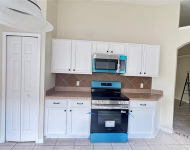 185 Thornbury Drive - Photo Thumbnail 5