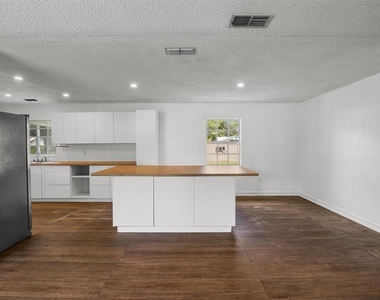 9545 State Road 33 N - Photo Thumbnail 13