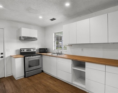 9545 State Road 33 N - Photo Thumbnail 18