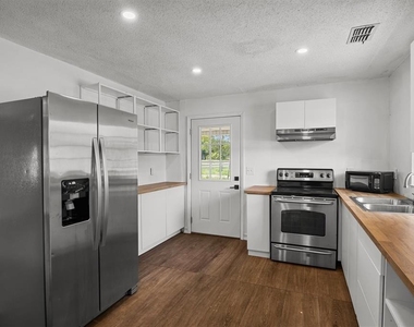9545 State Road 33 N - Photo Thumbnail 17