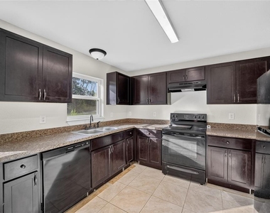 16993 Sw 20 Court Road - Photo Thumbnail 8