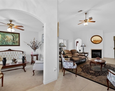 208 Marion Oaks Trail - Photo Thumbnail 9