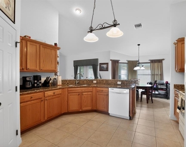 208 Marion Oaks Trail - Photo Thumbnail 12