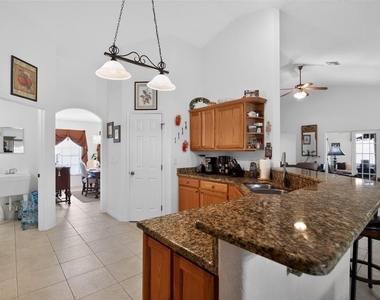 208 Marion Oaks Trail - Photo Thumbnail 14