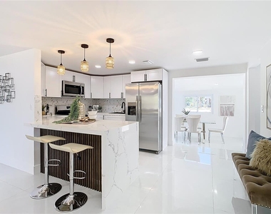 3711 Huntington Street Ne - Photo Thumbnail 6