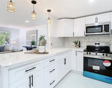 3711 Huntington Street Ne - Photo Thumbnail 10