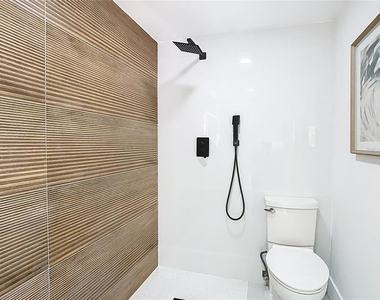3711 Huntington Street Ne - Photo Thumbnail 23