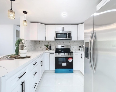 3711 Huntington Street Ne - Photo Thumbnail 9