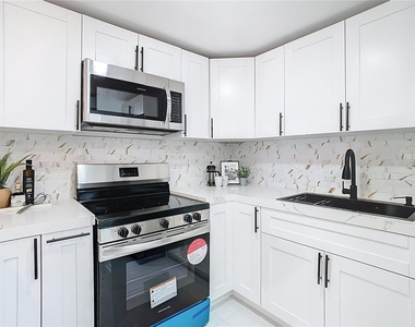 3711 Huntington Street Ne - Photo Thumbnail 11