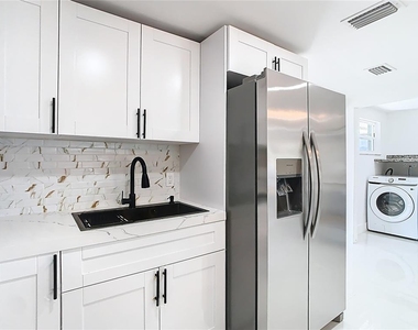 3711 Huntington Street Ne - Photo Thumbnail 12